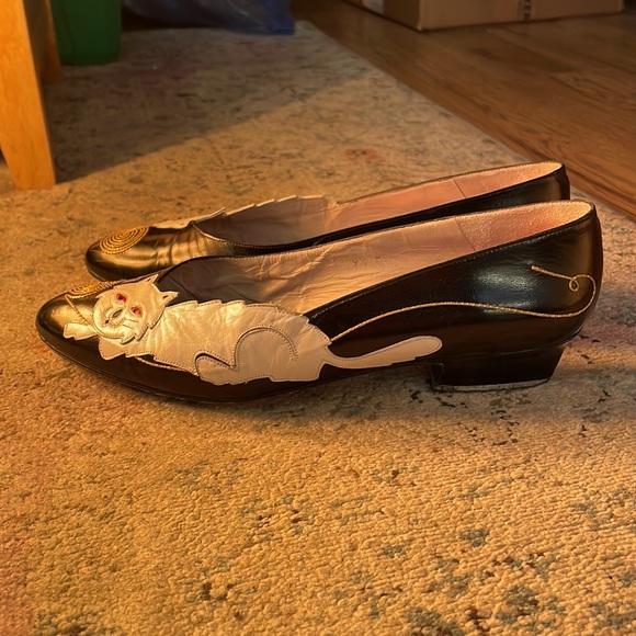 Rare EUC Vintage Margaret J 1” kitten heels Playful Cat w embroidered gold yarn - Picture 10 of 11